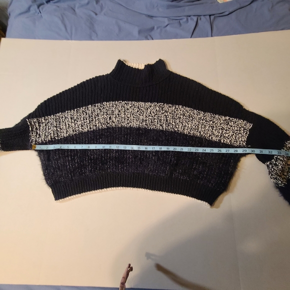 Free People Black and White Cowl Neck Sweater Cozy Cable Knit NWT XL - Picture 8 of 12